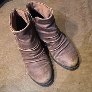 Woman boot brown with small heel